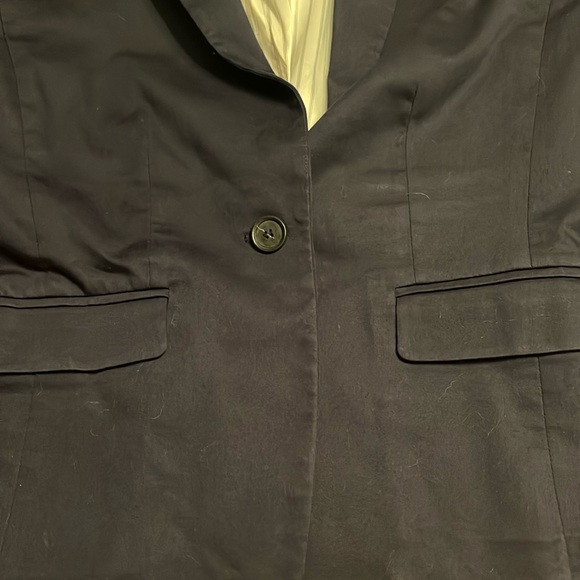 Ann Taylor navy one button blazer with pockets size 2 - Picture 3 of 8